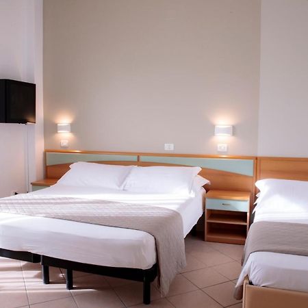 Hotel Holland Римини Экстерьер фото