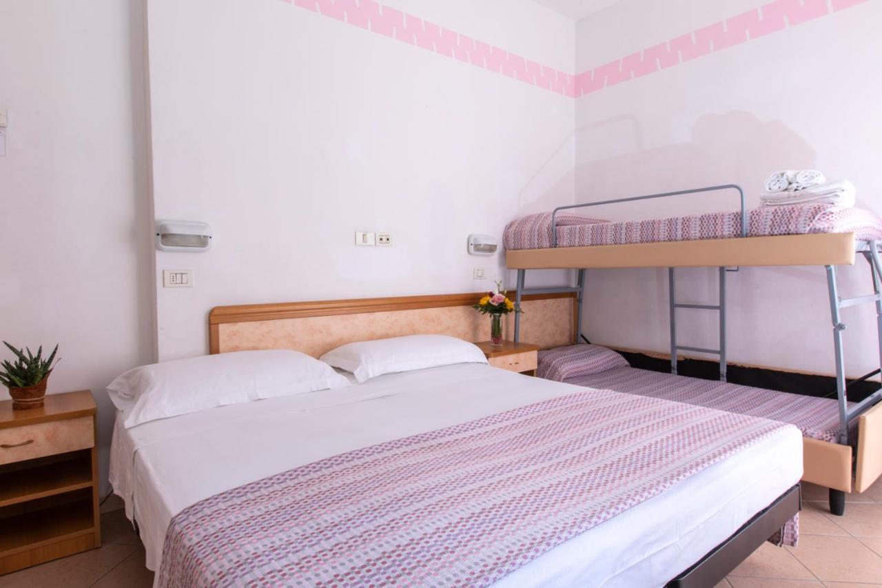 Hotel Holland Римини Экстерьер фото
