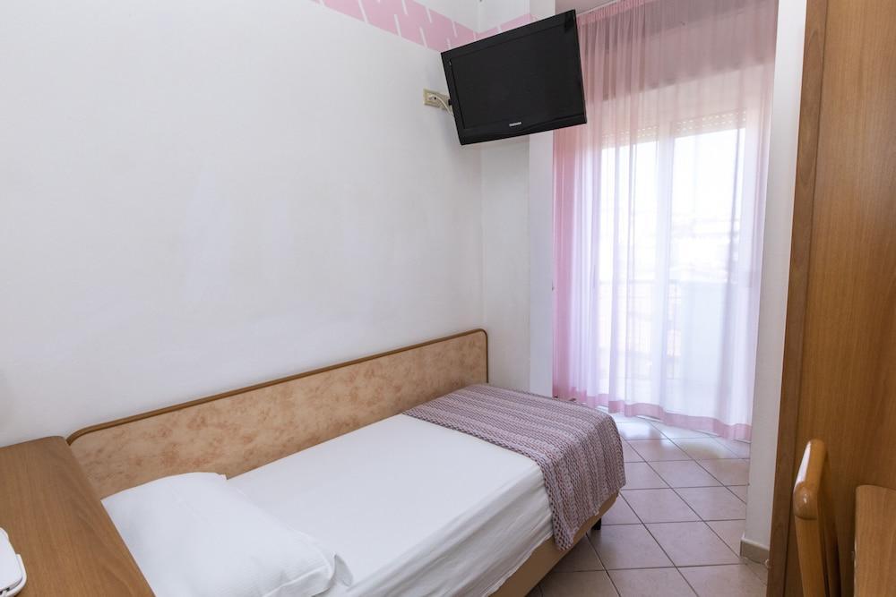 Hotel Holland Римини Экстерьер фото