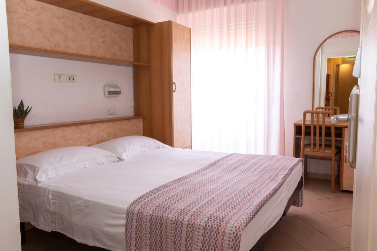 Hotel Holland Римини Экстерьер фото