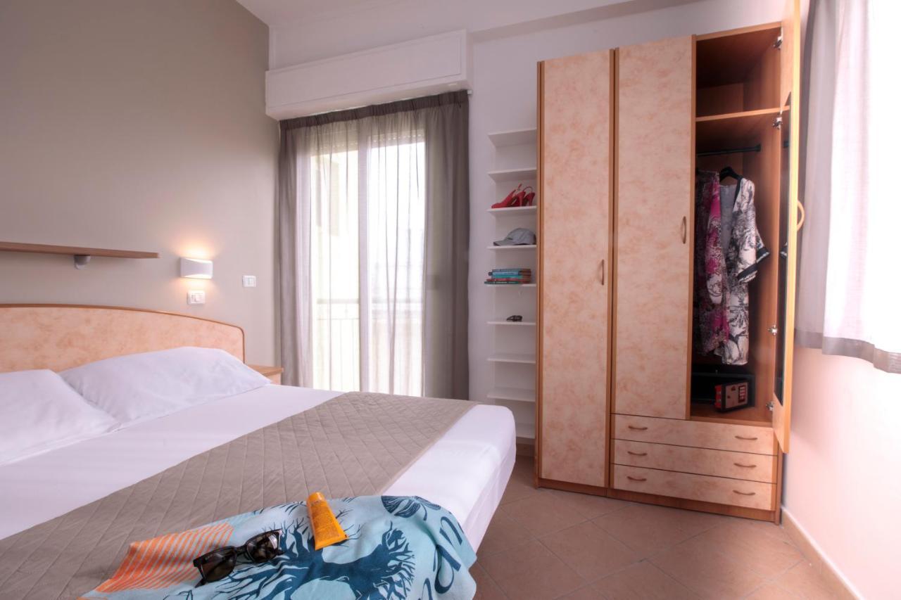 Hotel Holland Римини Экстерьер фото