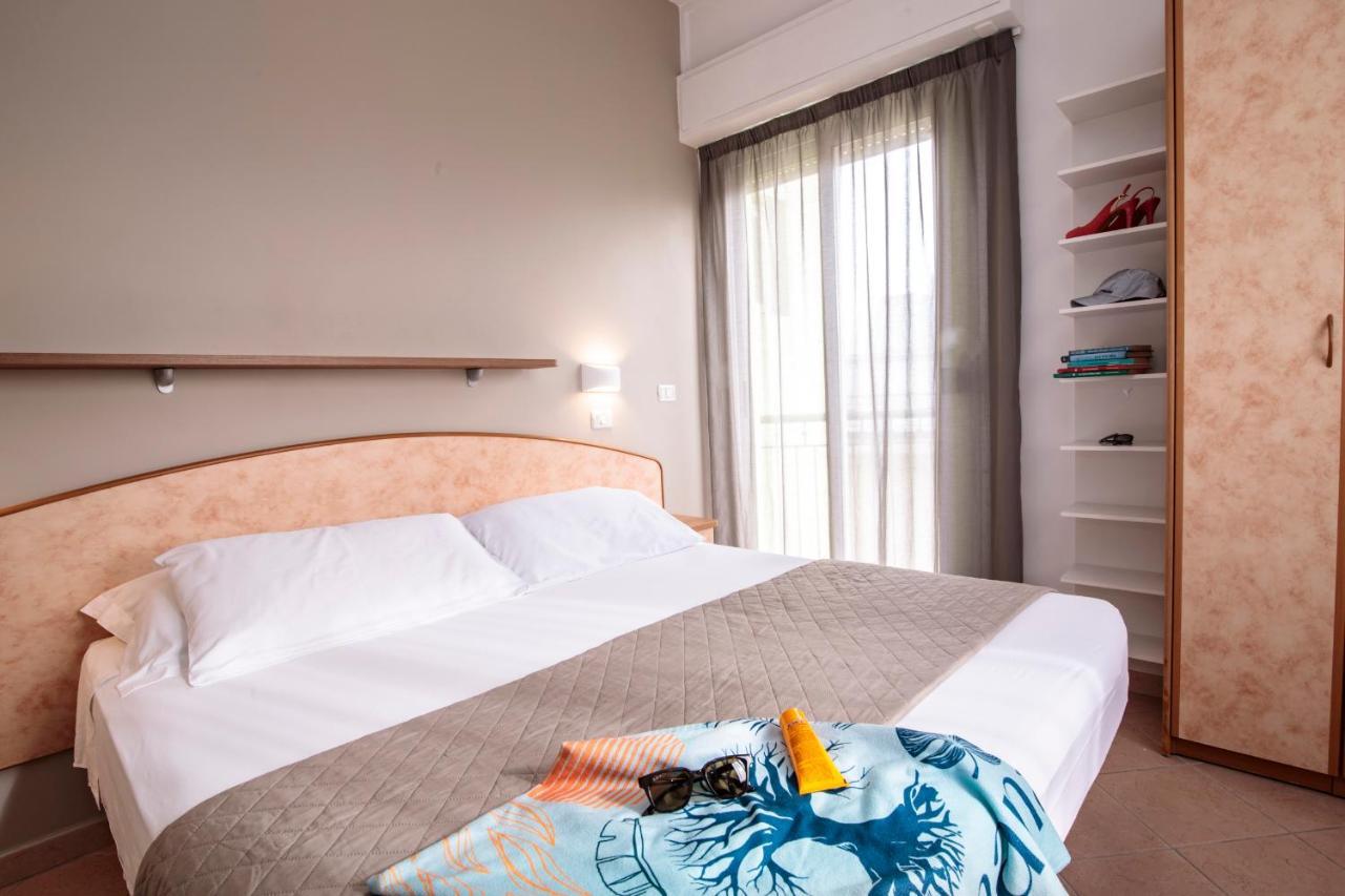Hotel Holland Римини Экстерьер фото