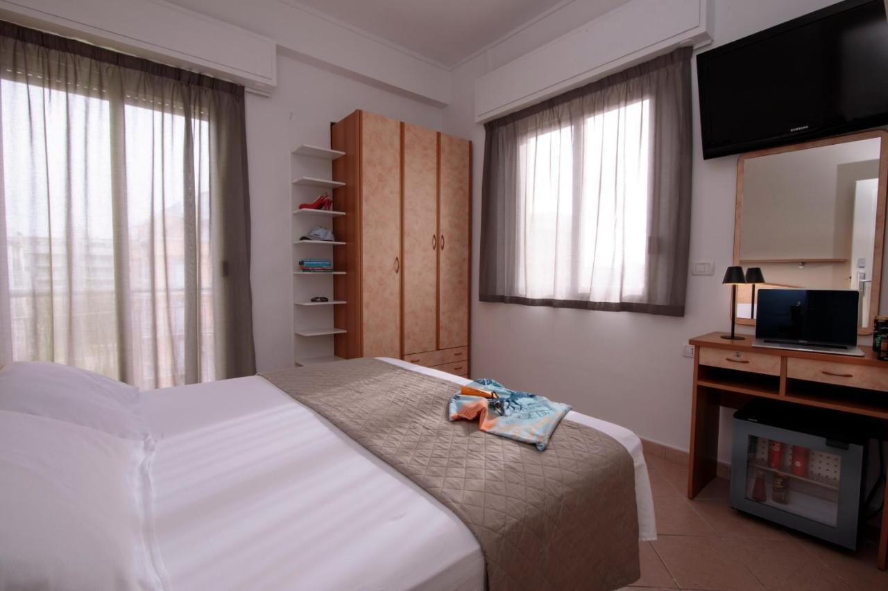Hotel Holland Римини Экстерьер фото