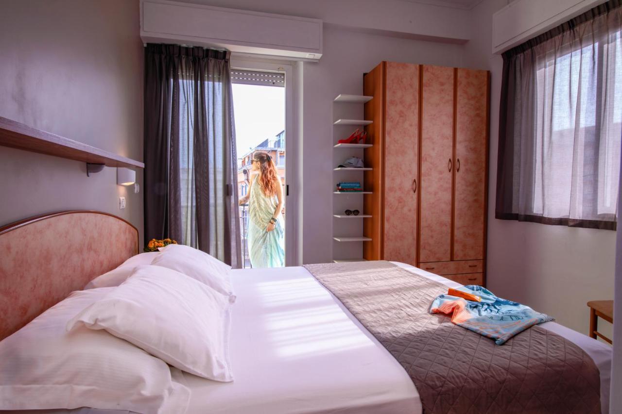Hotel Holland Римини Экстерьер фото