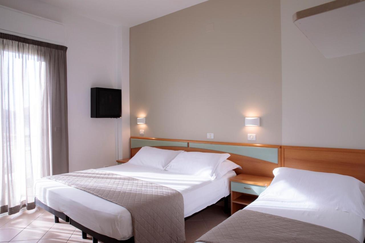 Hotel Holland Римини Экстерьер фото