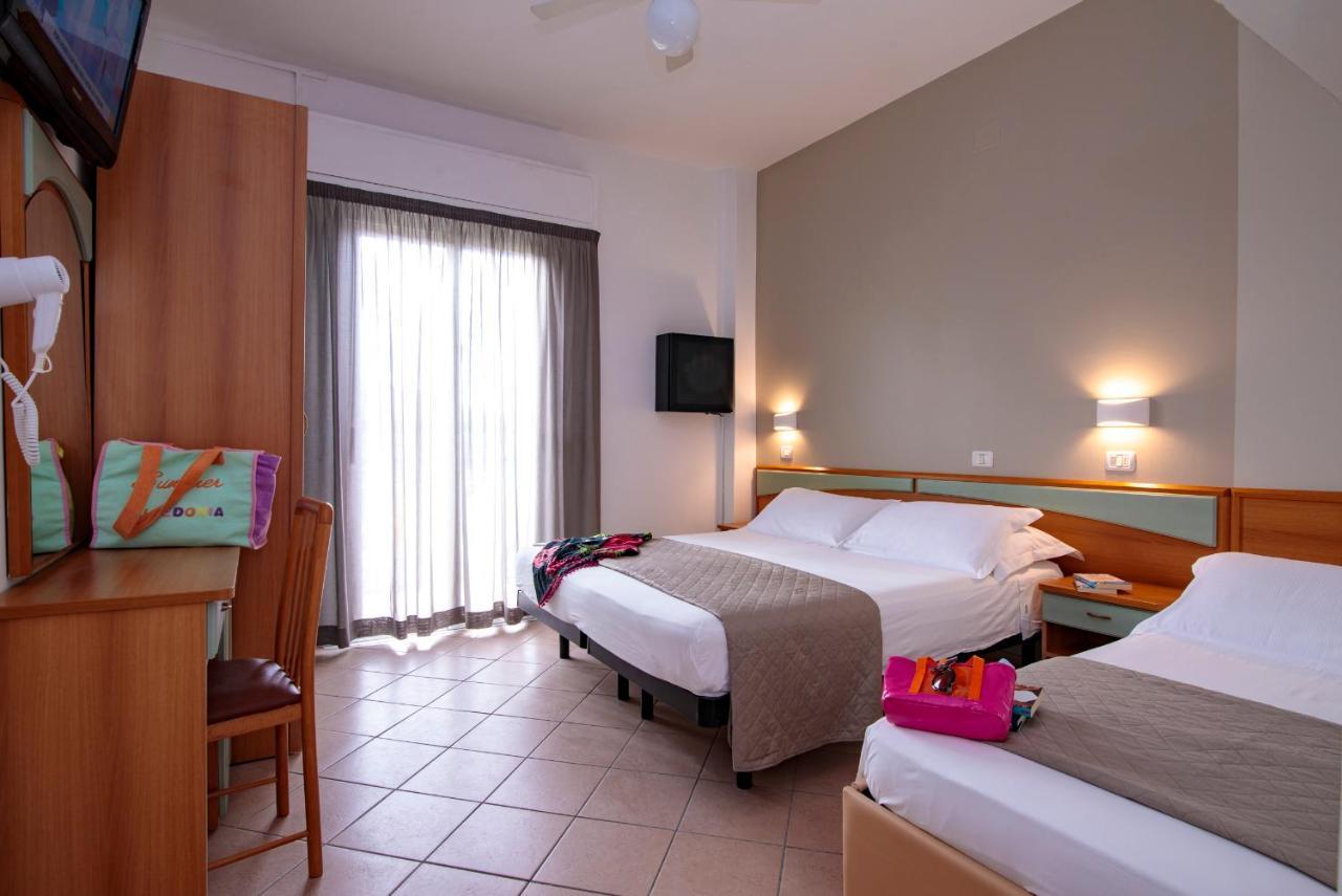 Hotel Holland Римини Экстерьер фото