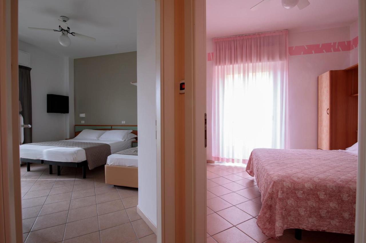 Hotel Holland Римини Экстерьер фото