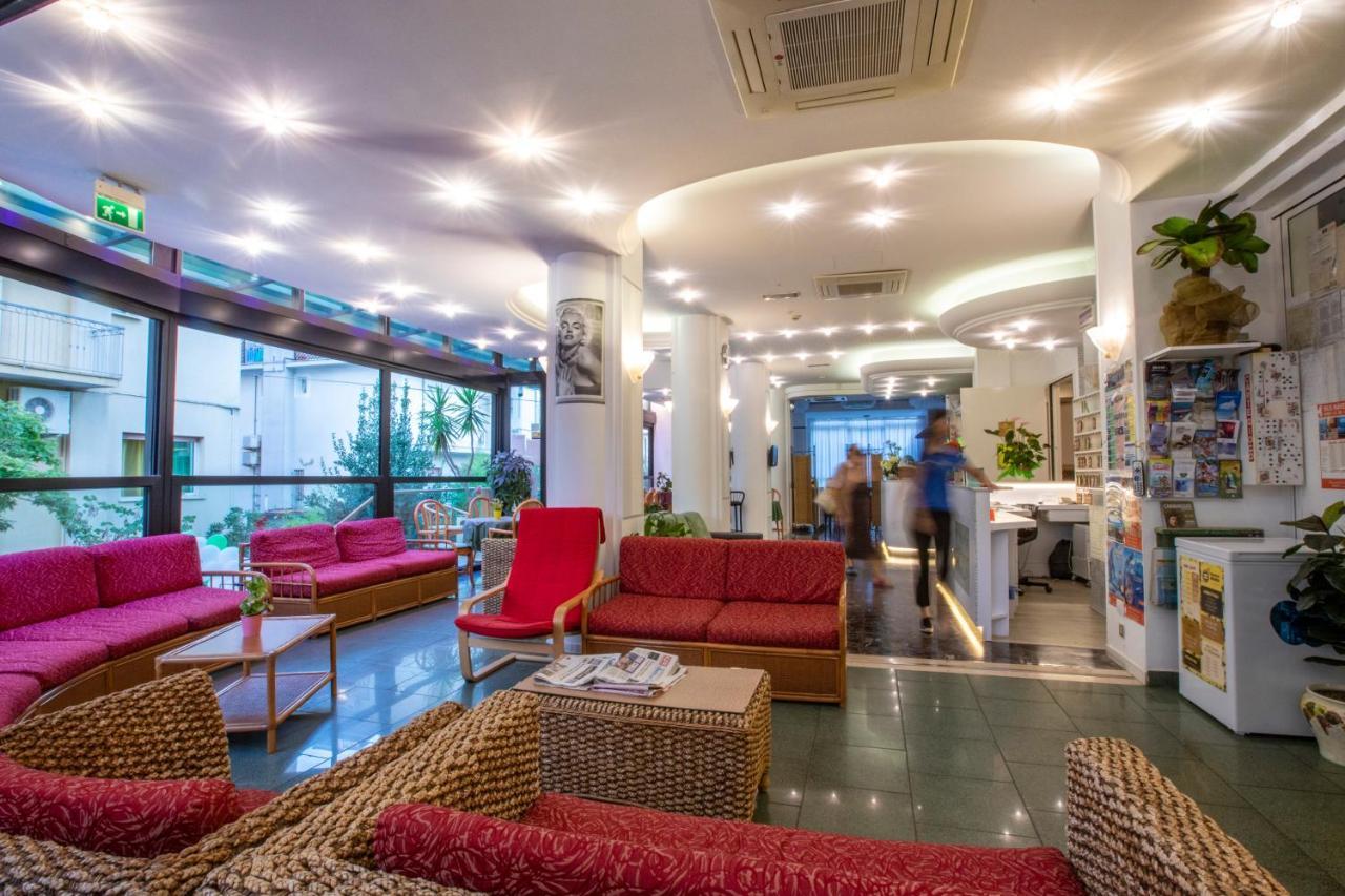 Hotel Holland Римини Экстерьер фото