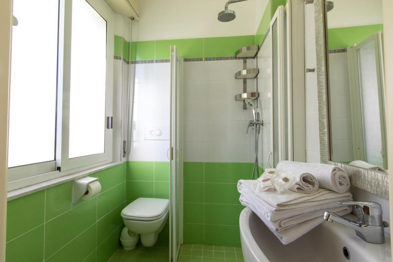 Hotel Holland Римини Экстерьер фото